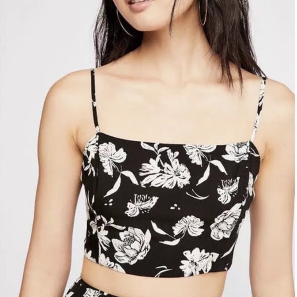NWOT! FREE PEOPLE I’ve Got A Feeling Black Floral Back Bow Tie Crop Top Sz XS